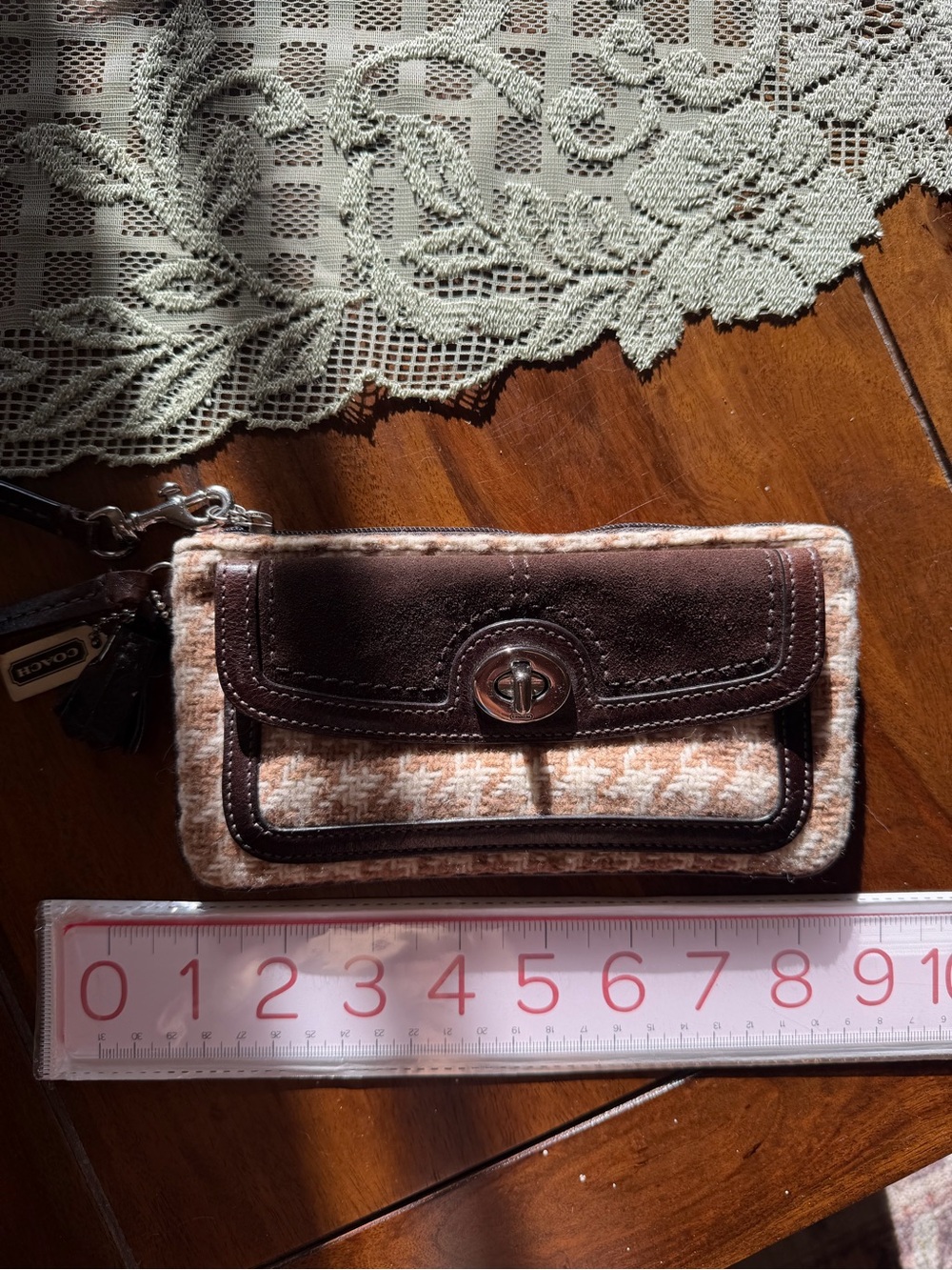 Vintage Coach houndstooth wristlet - Picture 9 of 9